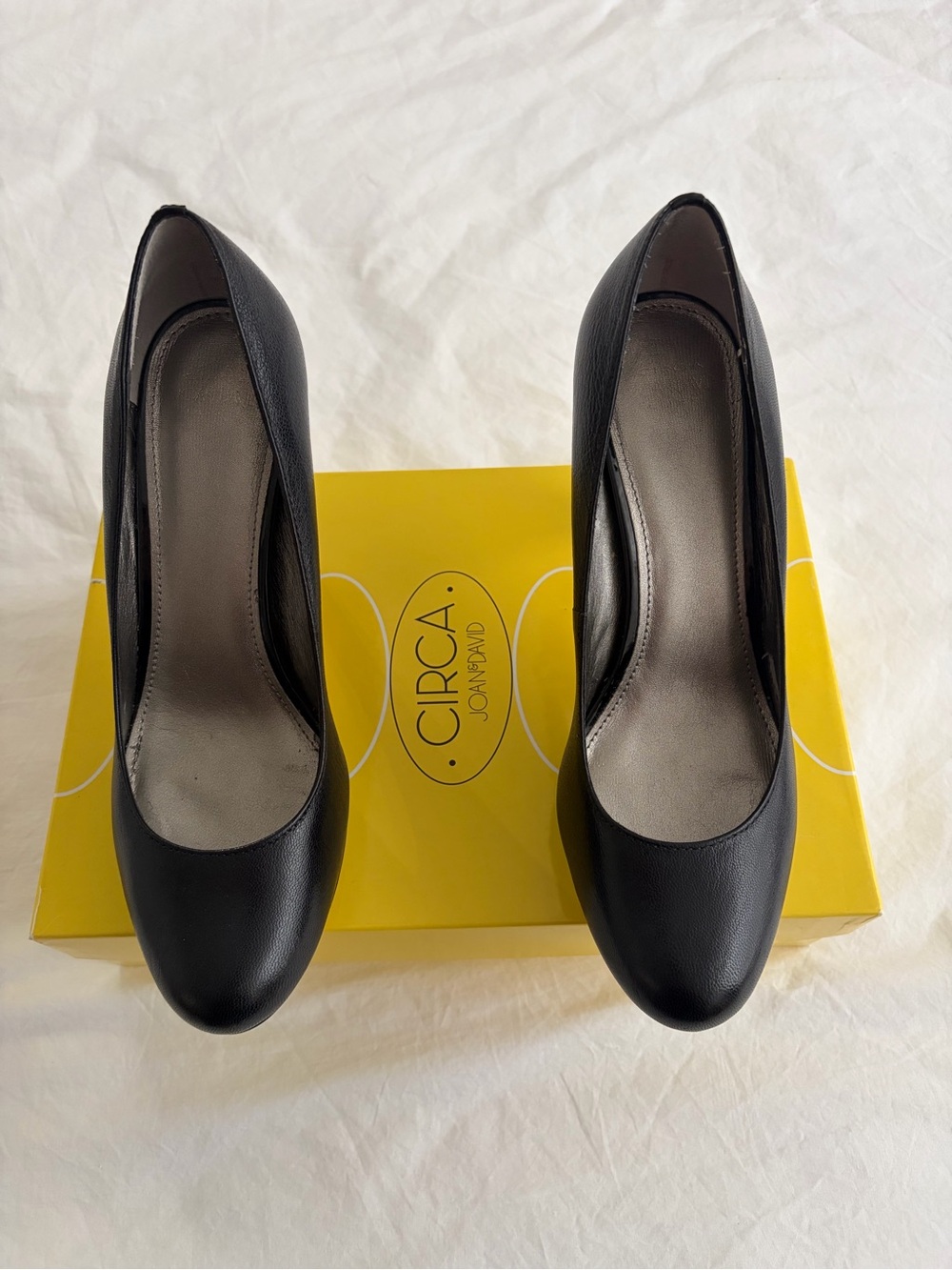 Joan & David Circa Black Round-Toe Leather Pumps